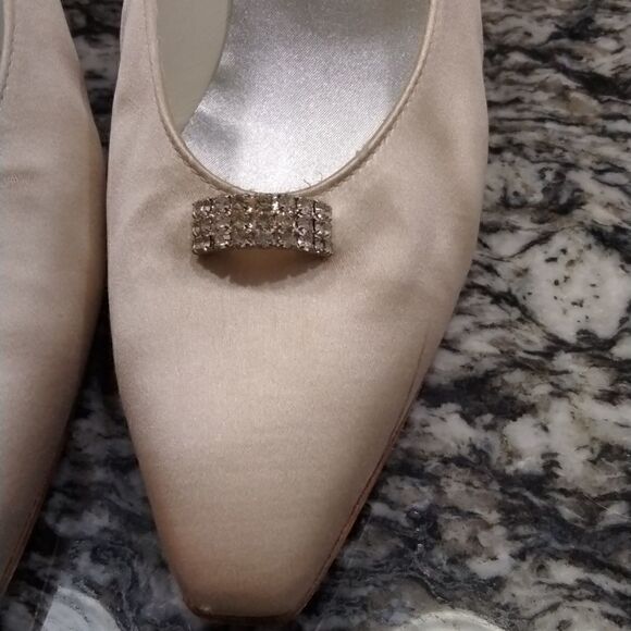 Stuart Weitzman - Picture 2 of 11